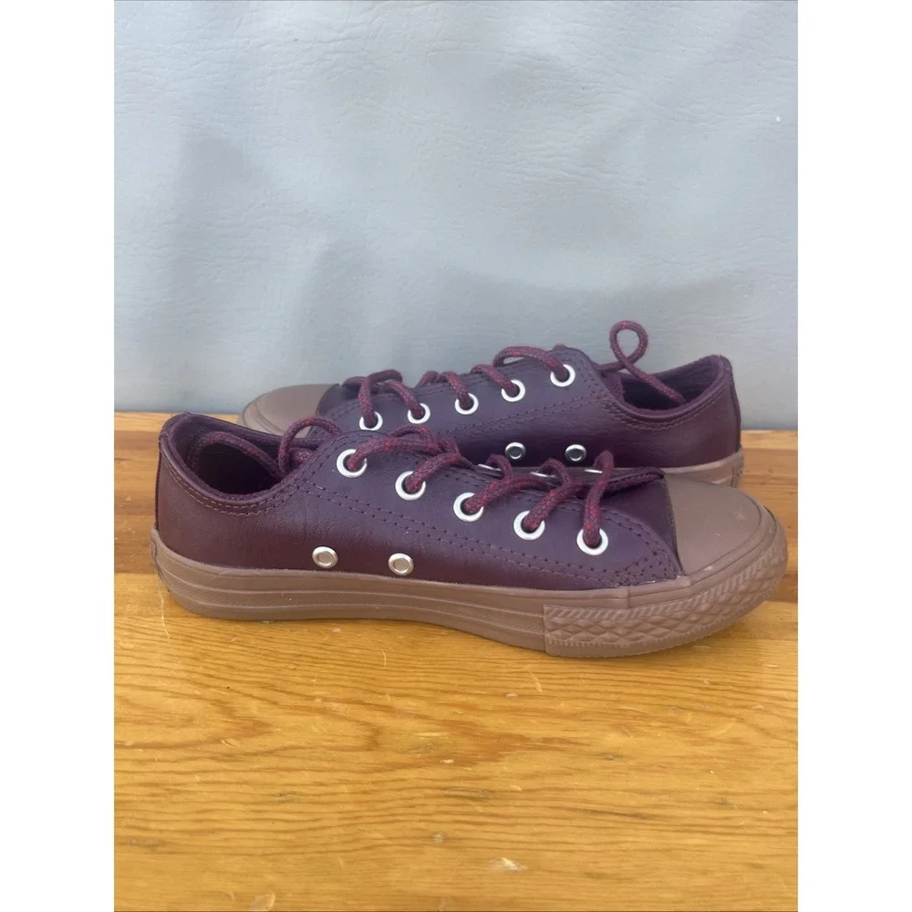 Converse all youth stars